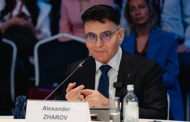 Александр Жаров