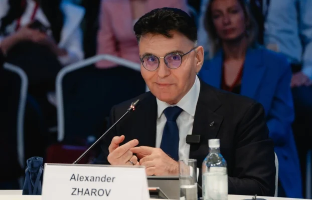 Александр Жаров